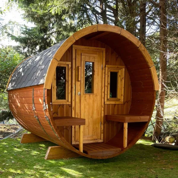 Spacious 3.3m barrel sauna with terrace and changing room. Ideal for outdoor relaxation and authentic sauna experiences.