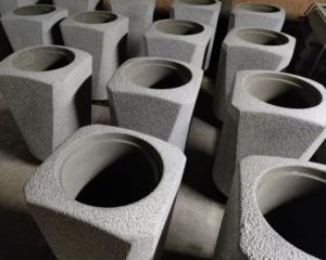 Kivikiviviimistlusega betoonist prügikast FB001 SMIS