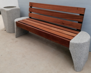 Betoonist pink SMIS koos seljatoega