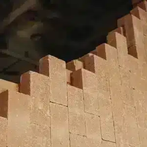 Puristettu saviplokki