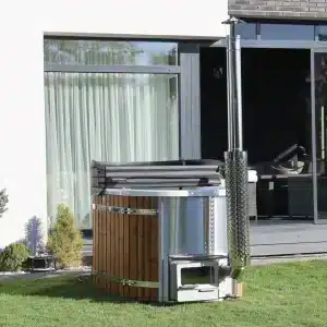 1,2×1,9m Ofuro kylpyntynnyri integroidulla kamiinalla ja akryylisisuksella