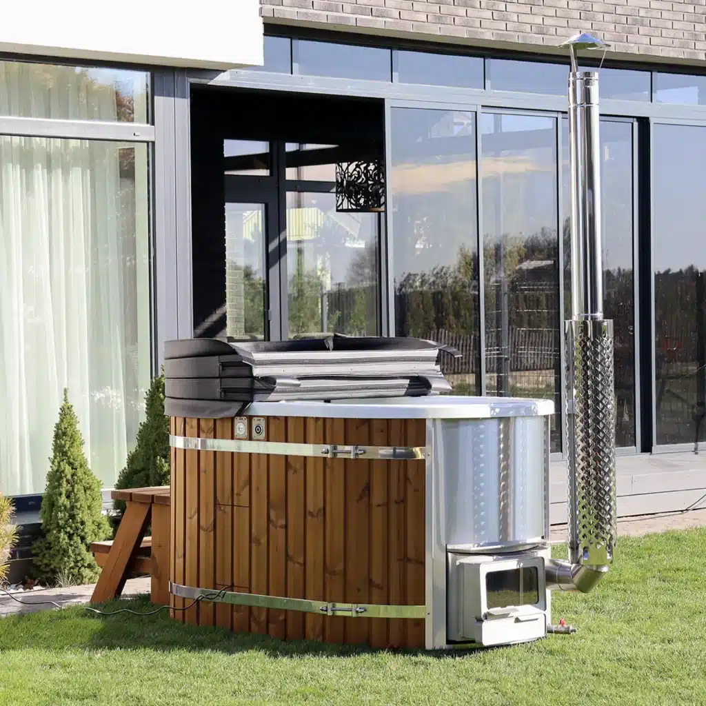 Ofuro hot tub with acrylic insert and integrated heater 1,9 x 1,2 m