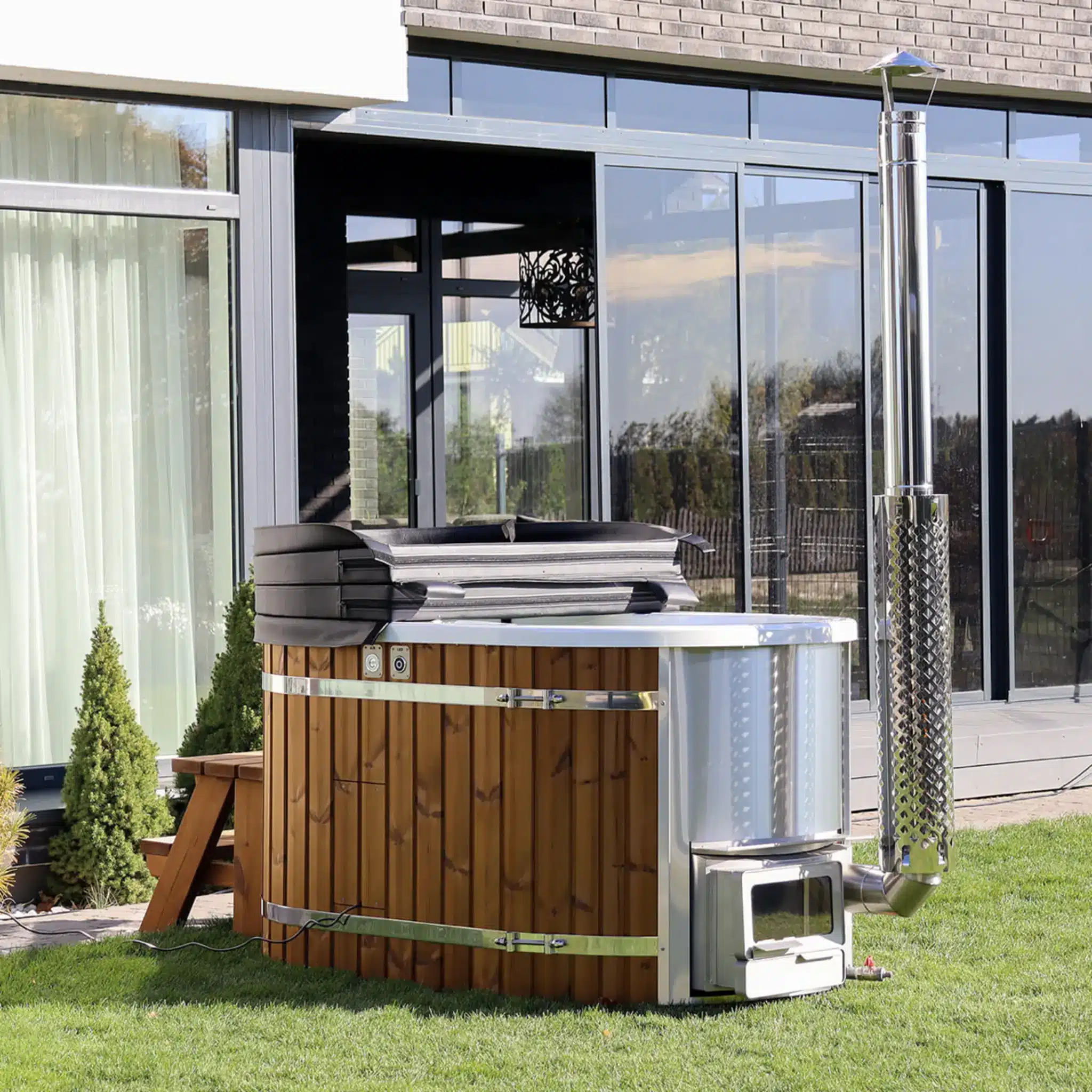 Ofuro hot tub with acrylic insert and integrated heater 1,9 x 1,2 m